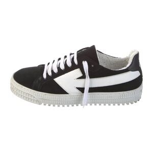 Off White Abloh Arrow low top trainers Sz 40 (US 9.5)